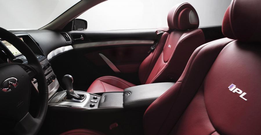  Infiniti G37 IPL Convertible 2013 года  (фото 22 из 37)